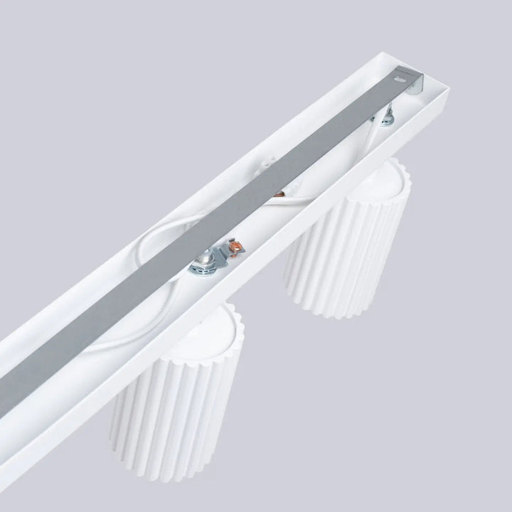 Plafonnier karbon allie blanc à double tête led avec design minimaliste et ampoules gu10 interchangeables en métal