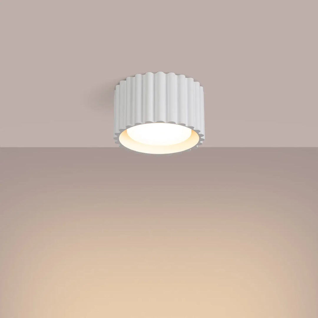 Luminaire plafonnier aura 1 blanc forme unique inspirée avec design cannelé et lumière chaude encastrée