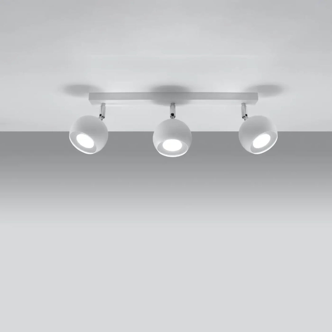 Plafonnier moderne oculare 3 blanc avec spots led sphériques blancs montés sur barre chrome pour éclairez précisément