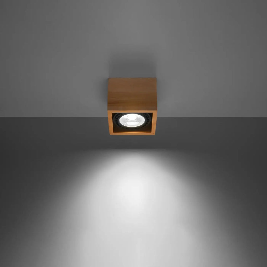 Luminaire plafonnier quatro 1 bois naturel avec spot carré en bois quatro et lumière blanche pour sentez mieux