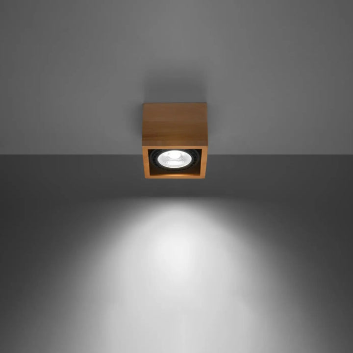 Luminaire plafonnier quatro 1 bois naturel avec spot carré en bois quatro et lumière blanche pour sentez mieux