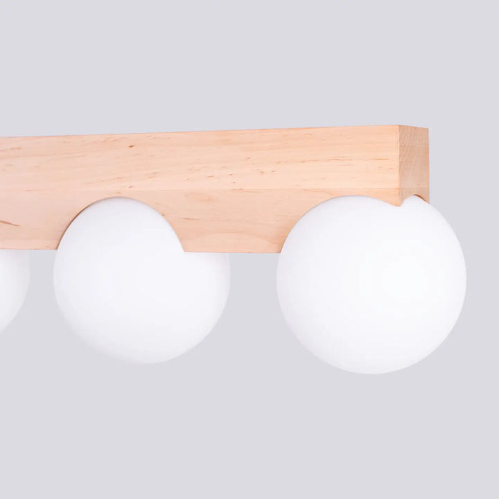 Minimalist applique plafonnier bois naturel avec trois globes en verre dépoli pour une combinaison naturelle élégante
