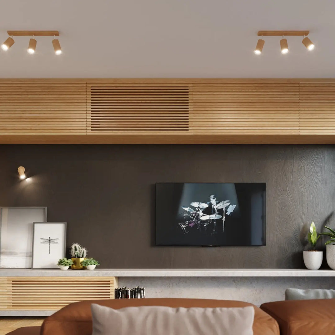 Luminaire plafonnier berg 6 en bois naturel avec abat-jours berg forme simple et ampoules à ton chaud monté au plafond