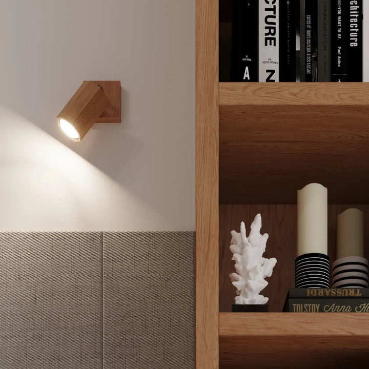 Plafonnier zeke 6 en bois clair finition chêne avec spot mural orientable design épuré s’intégrera parfaitement