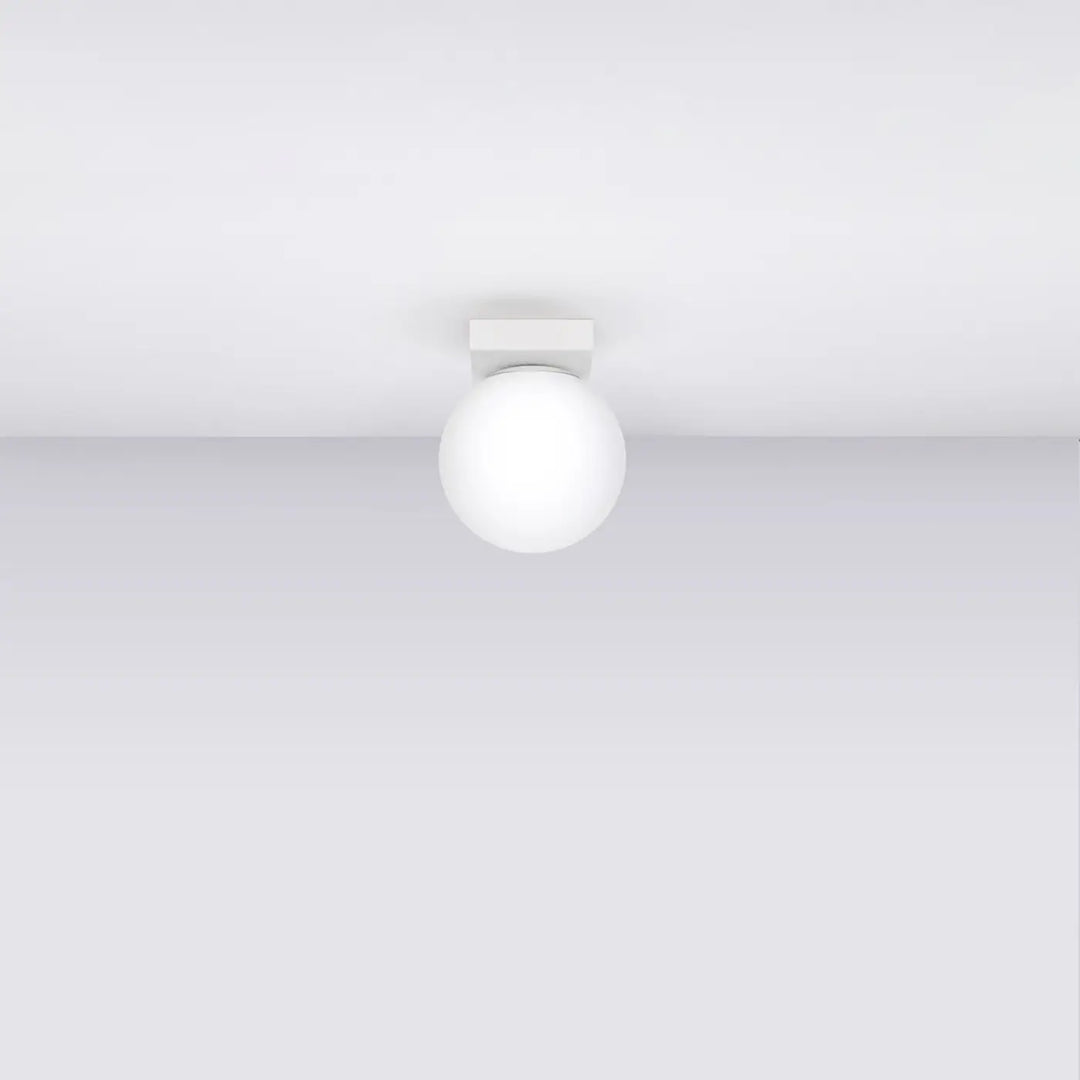 Plafon yoli luminaire plafonnier blanc sphérique avec base rectangulaire minimaliste pour une classe à part
