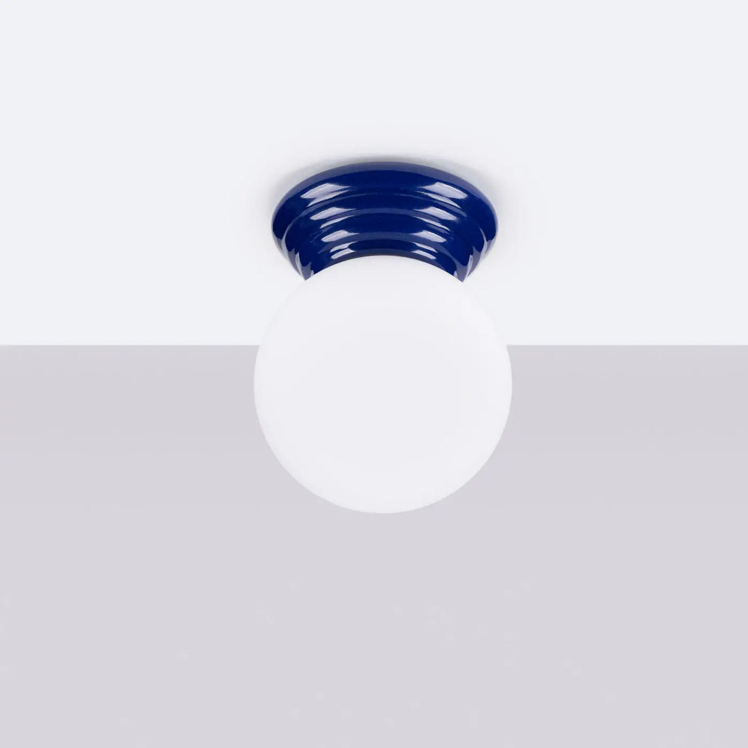 Luminaire plafonnier zori en céramique bleu profond avec globe en verre blanc dépoli pour une belle décoration et qualités esthétiques