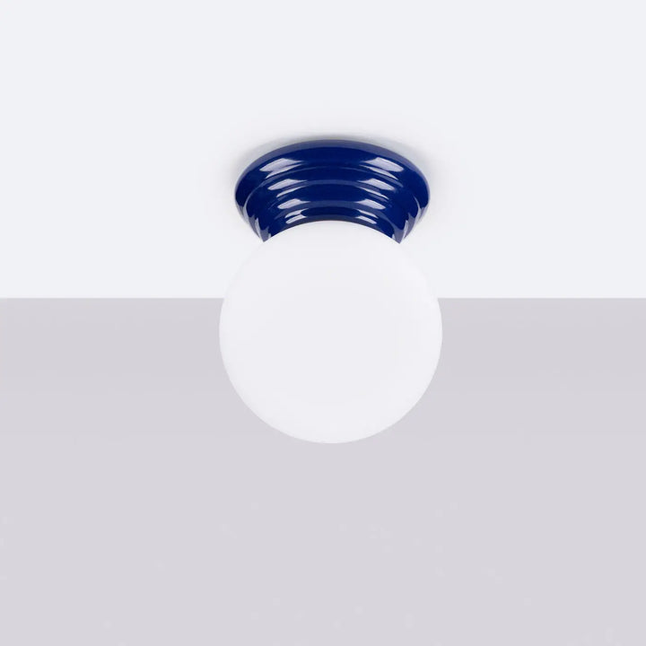 Luminaire plafonnier zori en céramique bleu profond avec globe en verre blanc dépoli pour une belle décoration et qualités esthétiques