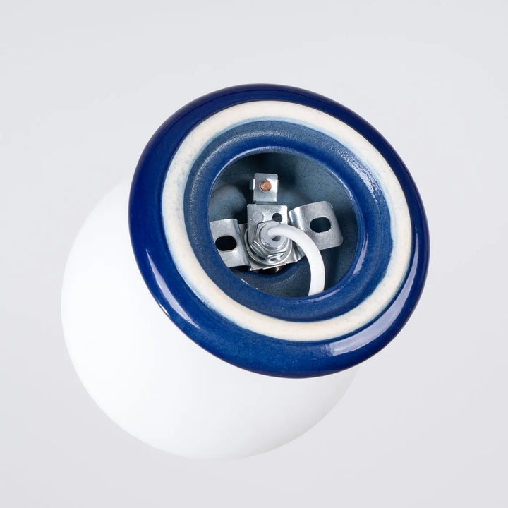 Base de lampe zori en céramique bleue et blanche avec contacts électriques métalliques pour belle décoration