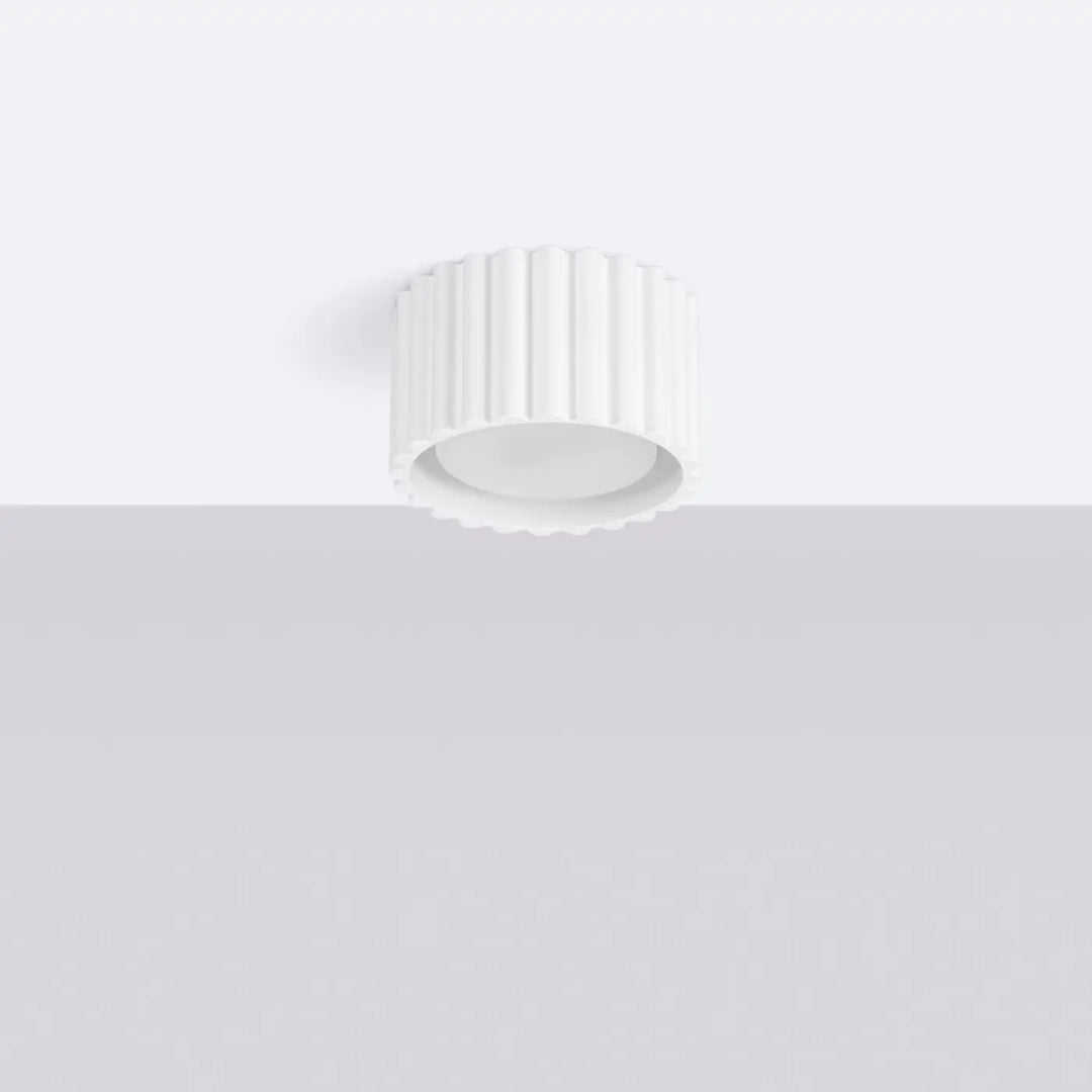 Luminaire Plafonnier blanc éteinte, vue rapprochée