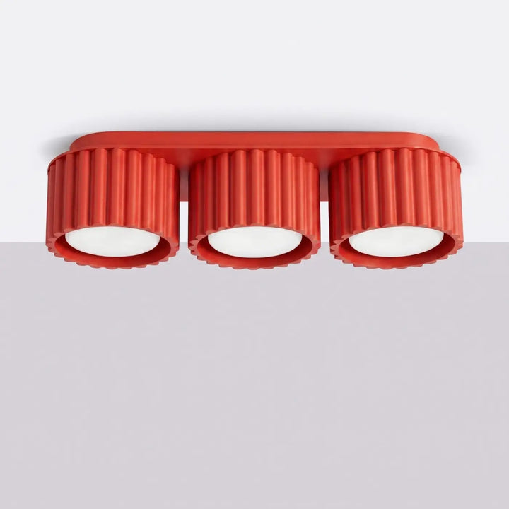 Luminaire Plafonnier rouge éteinte, vue rapprochée