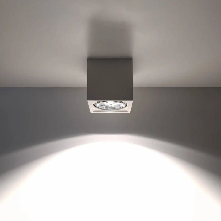 Plafonnier seida carré moderne en céramique seida avec finition matte grise et lentille en verre clair pour atmosphère unique