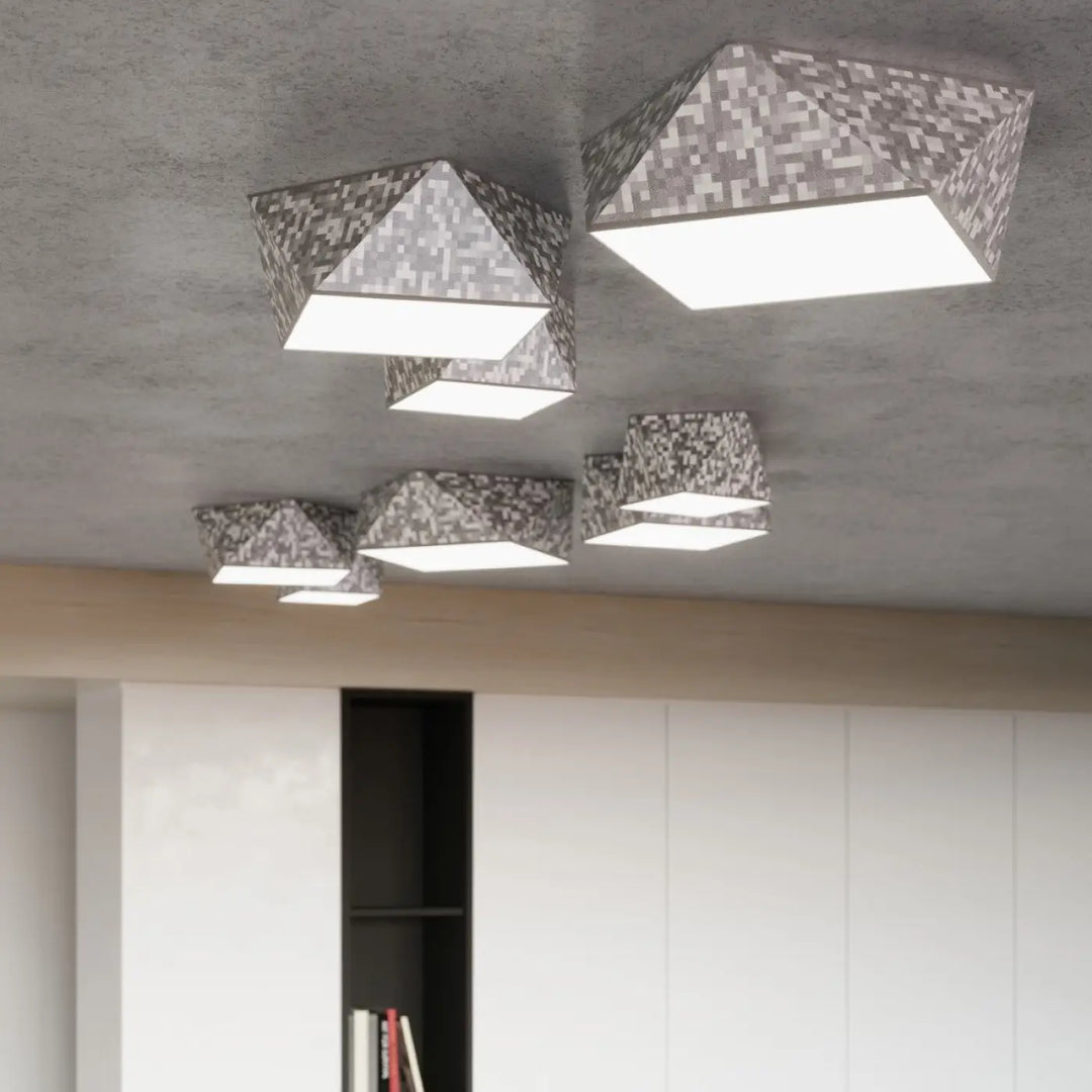 Plafonnier hexa argent avec pavés lumineux carrés en motif géométrique pixelisé gris et blanc, plafonnier exclusif moderne