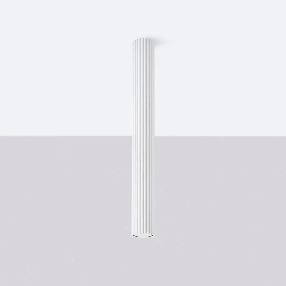 Radiateur blanc à cannelures verticales design minimaliste dans le plafonnier karbon avec ampoules gu10 interchangeables