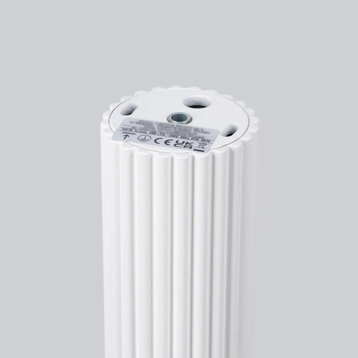 Plafonnier karbon blanc avec design minimaliste et ampoules gu10 interchangeables en cylindre vertical