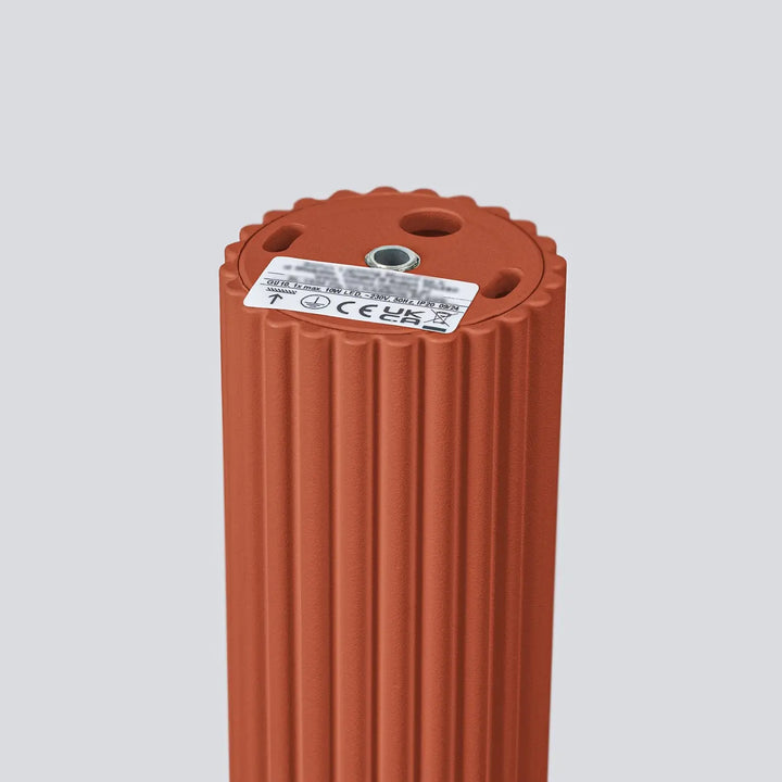 Plafonnier karbon allie design minimaliste avec radiateur cylindrique terracotta et ampoules gu10 interchangeables