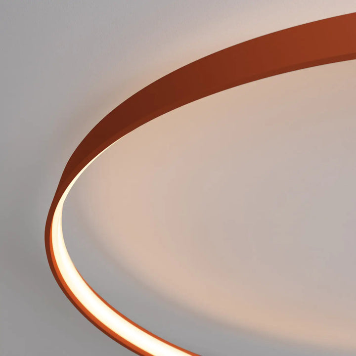 Luminaire plafonnier rio 55 en aluminium allient élégance avec anneaux led rouge ocre diffusant une lumière ambiante chaleureuse
