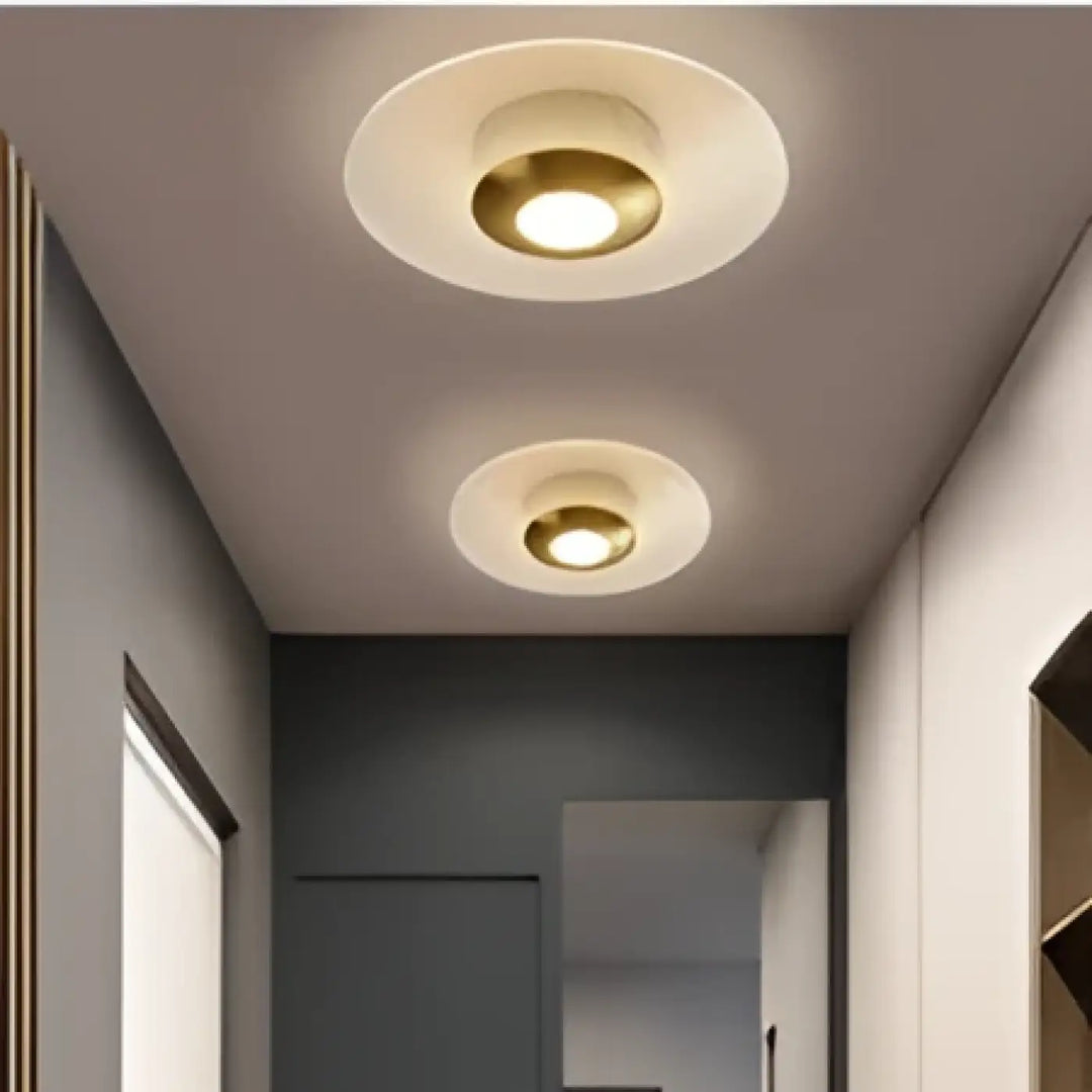 Luminaire plafonnier astrea avec double halo or blanc en maille pour un design élégant et moderne