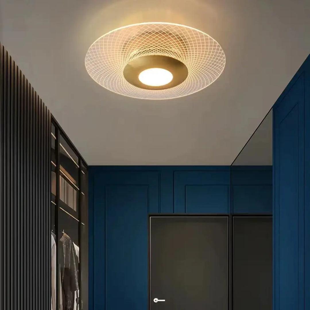 Luminaire plafonnier astrea avec double halo or et design en maille blanche moderne pour éclairage intérieur