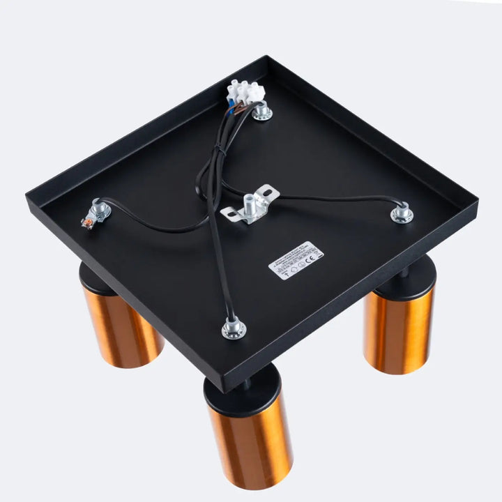 Plafonnier winx 4 noir avec quatre douilles cylindriques en cuivre, lampe winx allie design moderne et élégant