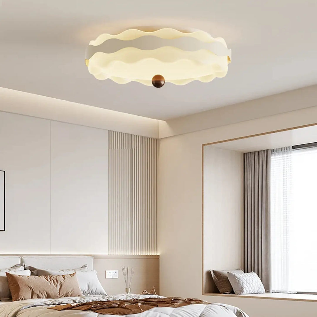 Luminaire plafonnier wavea à ombre douce et translucide couleur crème avec centre sphérique brun pour décoration intérieure plus qu’un simple éclairage