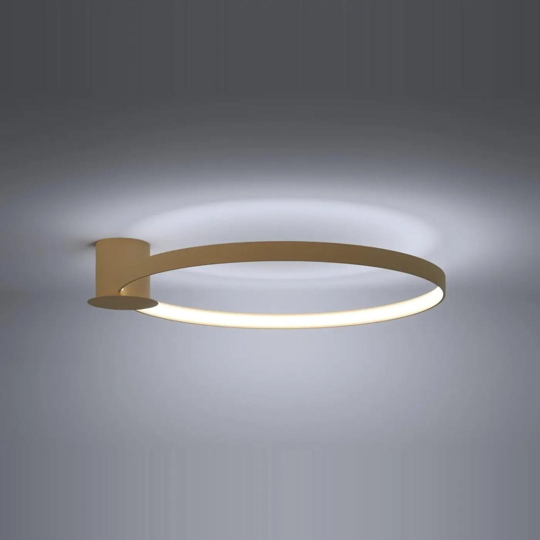 Plafonnier rio 110 doré avec design unique circulaire led offrant une efficacité lumineuse élevée et moderne