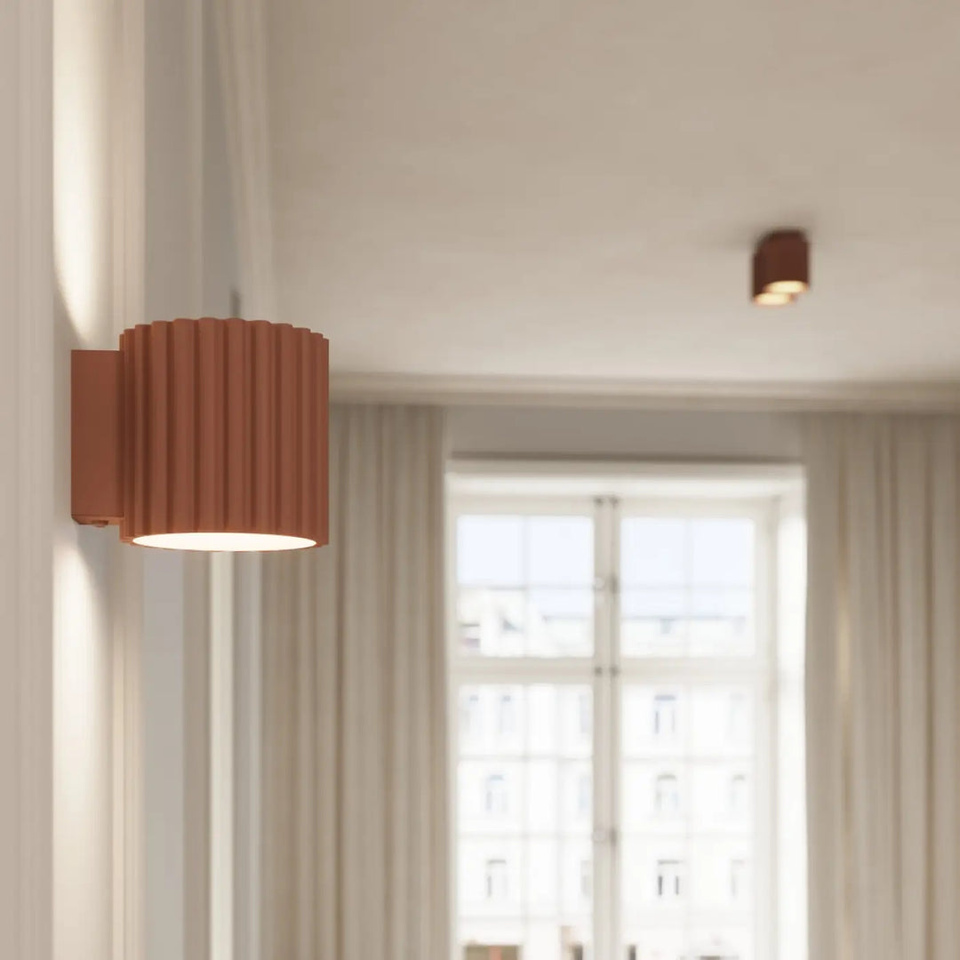 Luminaire plafonnier aura 2 moka rust couleur avec forme unique inspirée et lumière chaude diffuse en forme cylindrique