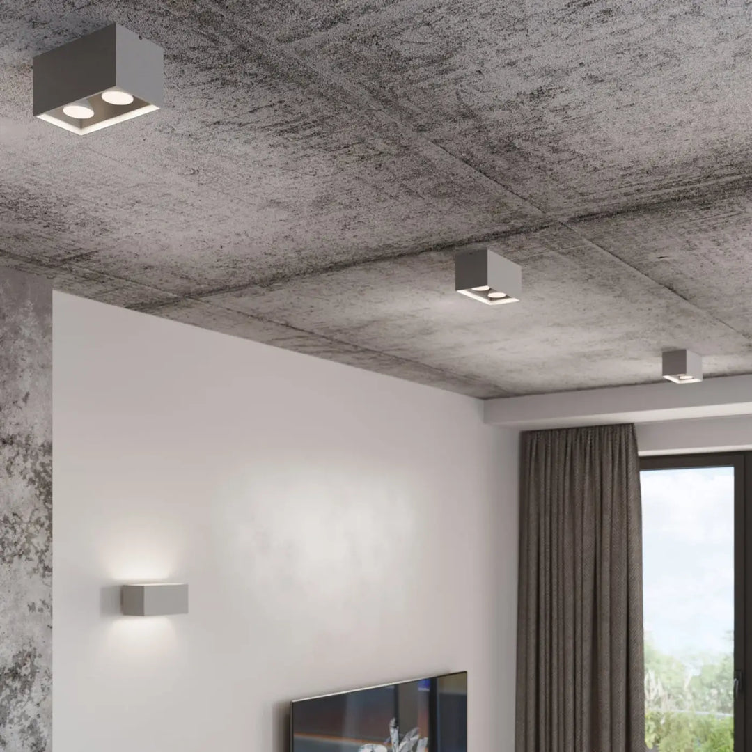Luminaire plafonnier quad gris avec spots carrés encastrés à deux ampoules finition mate et bois naturel