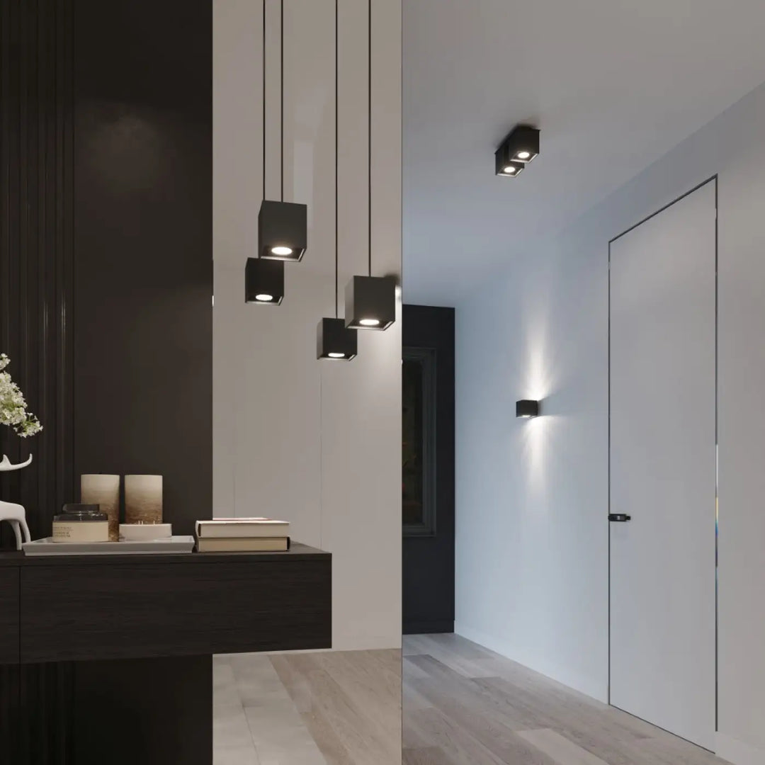 Plafonnier quad 2 noir montées individuellement avec design minimaliste en bois naturel suspendu au plafond