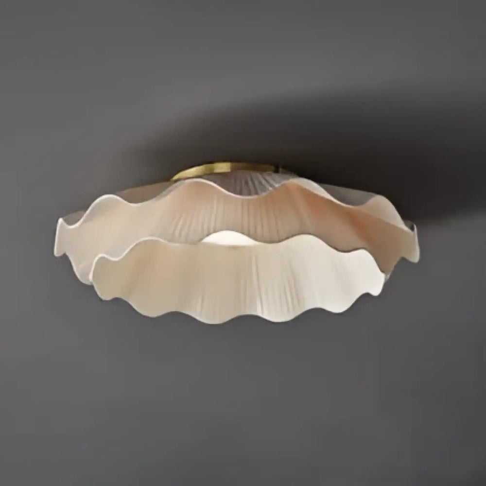 Luminaire plafonnier contemporaine cream beige en verre ondulé avec fixation finition laiton pour lumière enveloppante