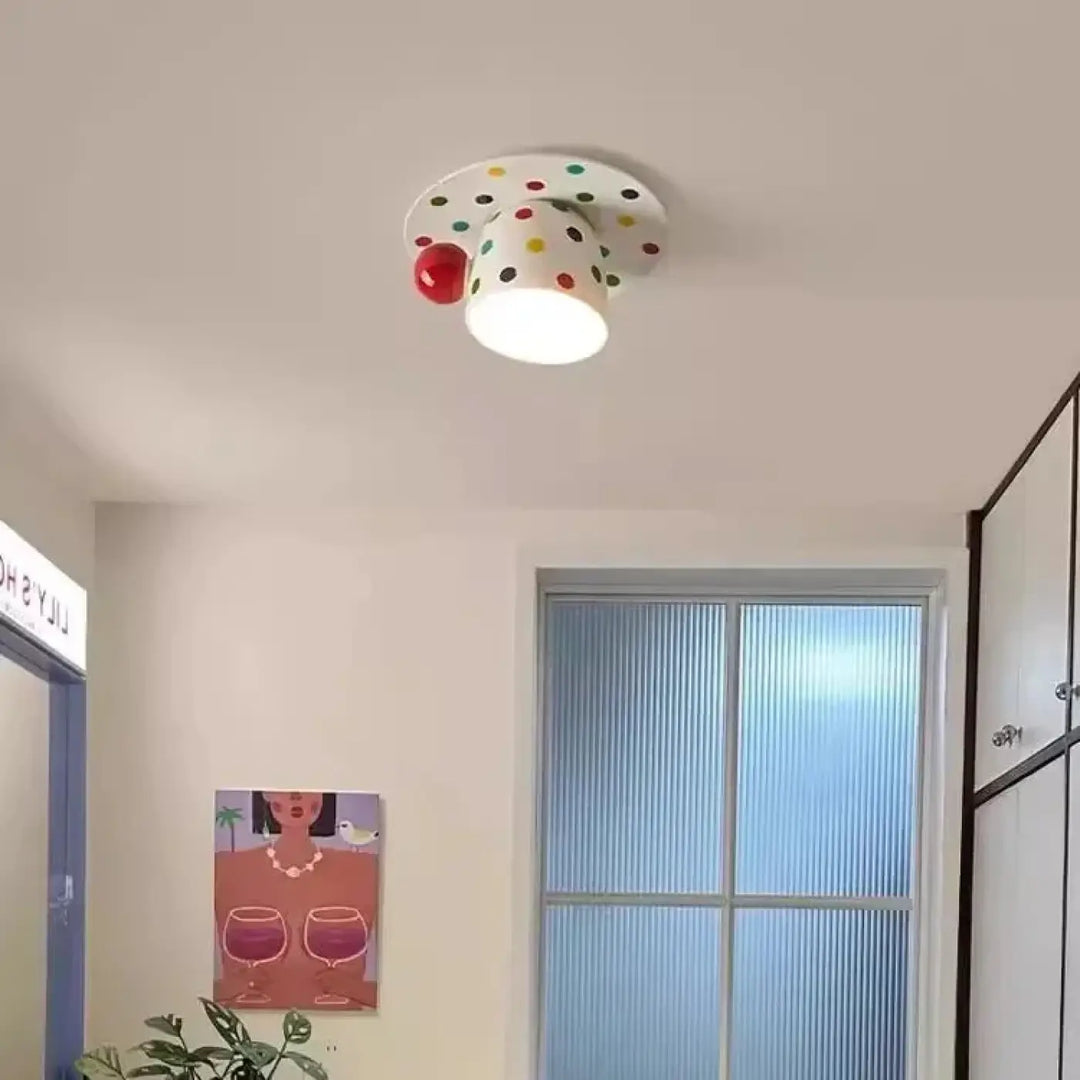 Luminaire plafonnier bodian blanc orné de pois colorés avec accent rouge donne envie d égayer votre intérieur