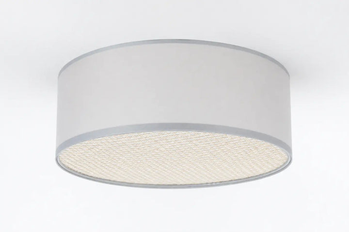 Luminaire plafonnier gris perle avec abat-jour cylindrique en tissu gris glossy et finition métallique subtile