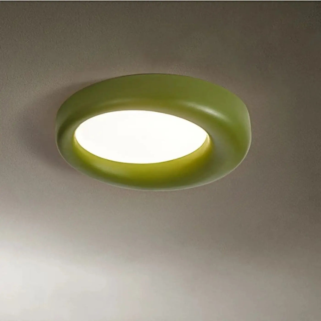 Luminaire plafonnier torix led style avec finition vert avocat mat et centre lumineux blanc éclatant