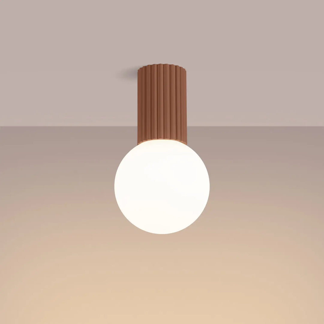 Luminaire plafonnier halo moka avec base cylindrique côtelée couleur moka et sphère laiteuse pour bureau décorative