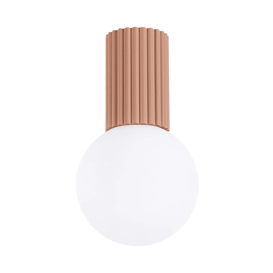 Luminaire plafonnier halo moka avec tige cannelée rose matte et sphère laiteuse en verre pour bureau décorative