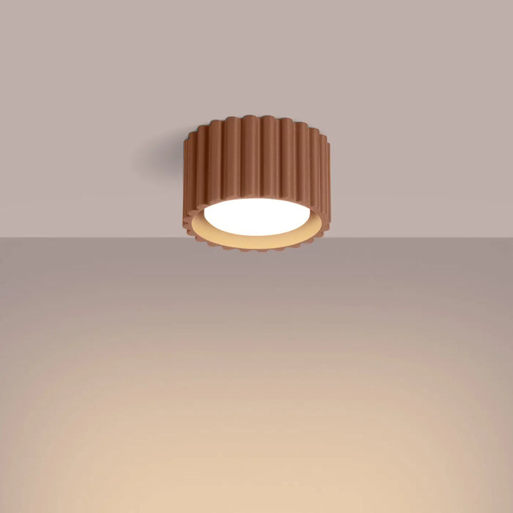 Luminaire plafonnier aura 1 moka en cuivre avec forme unique inspirée et lumière led à éclat chaleureux