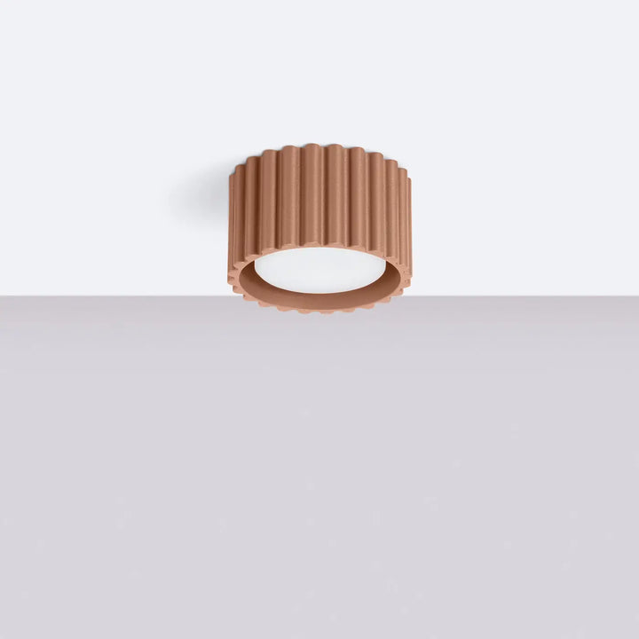 Luminaire plafonnier aura 1 moka en cuivre avec finition cannelée et forme unique inspirée moderne