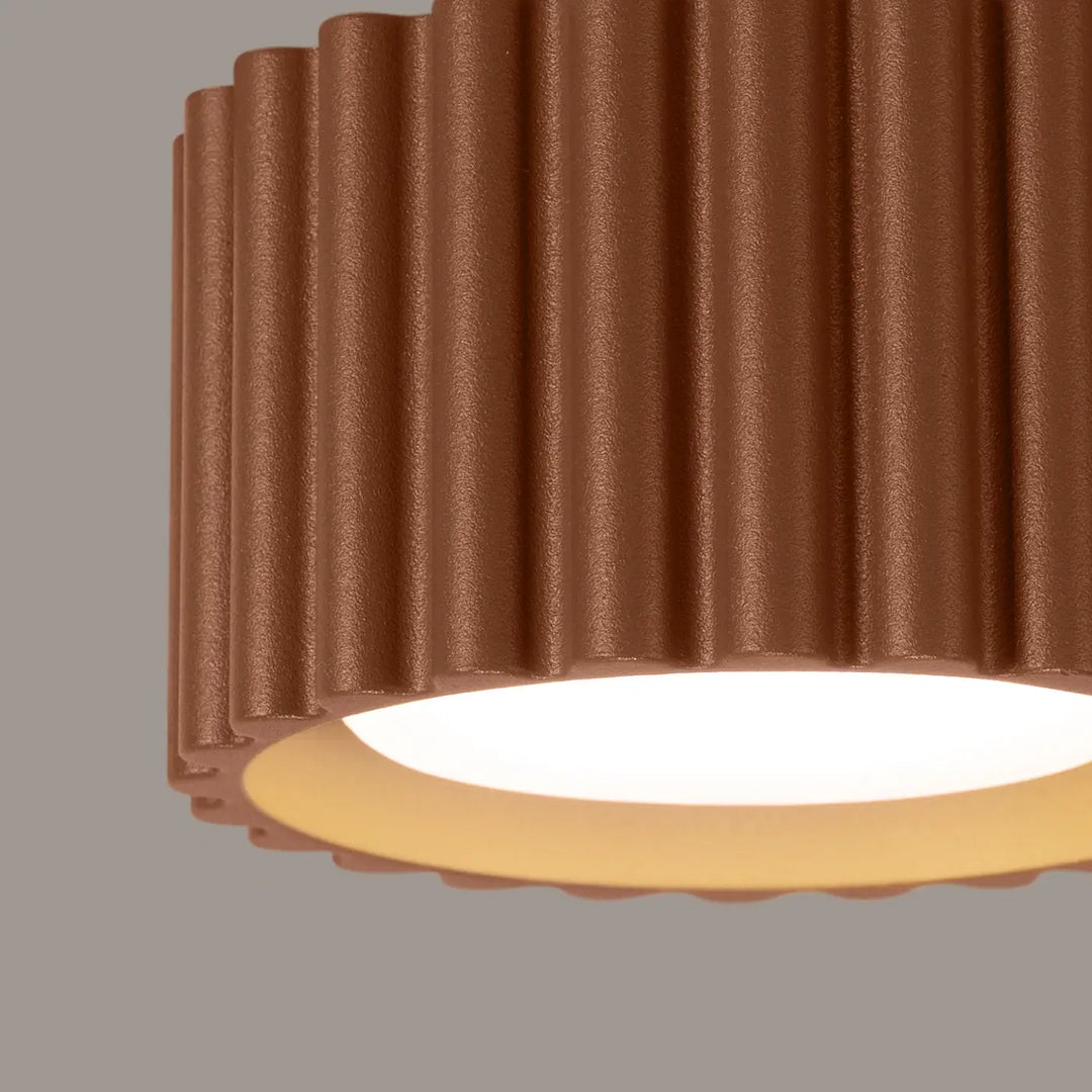 Luminaire plafonnier aura 1 moka en métal cuivre avec forme unique inspirée et lumière chaude et rainurée
