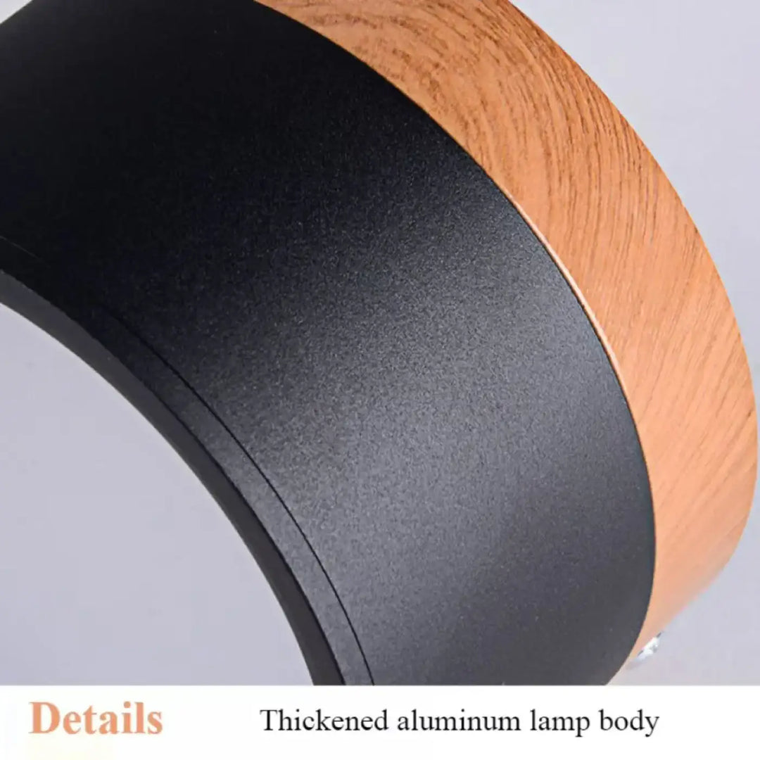 Luminaire plafonnier noir et bois design moderne au style épuré