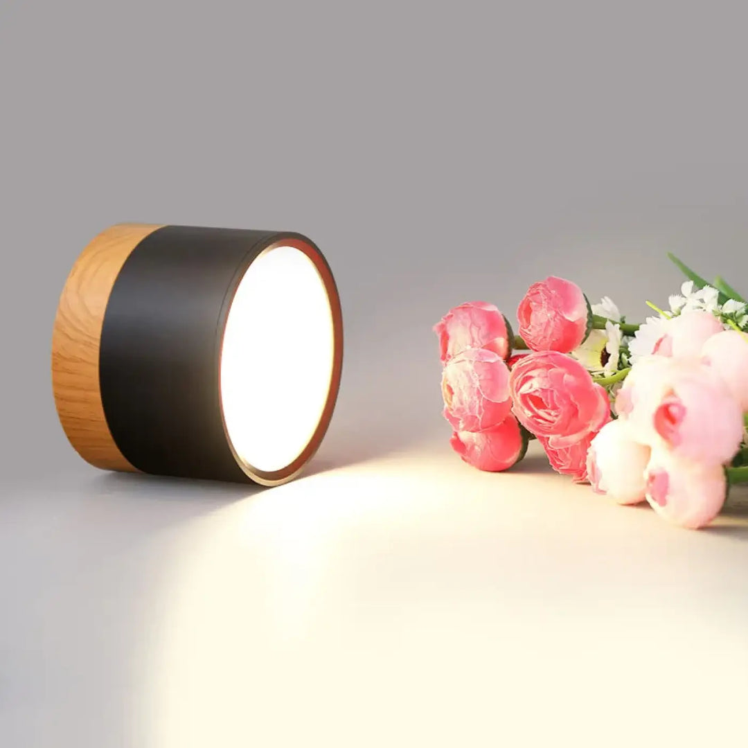 Luminaire plafonnier noir et bois design moderne au style épuré