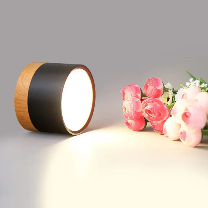 Luminaire plafonnier noir et bois design moderne au style épuré