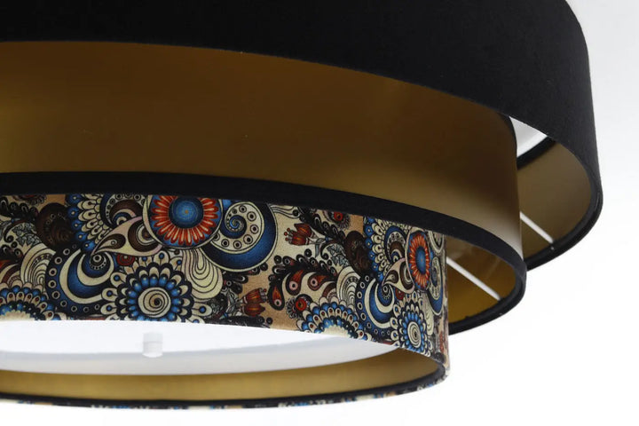 Luminaire plafonnier noir triniti elegant avec abat-jour à deux niveaux, anneau noir, bordure dorée et motif paisley multicolore