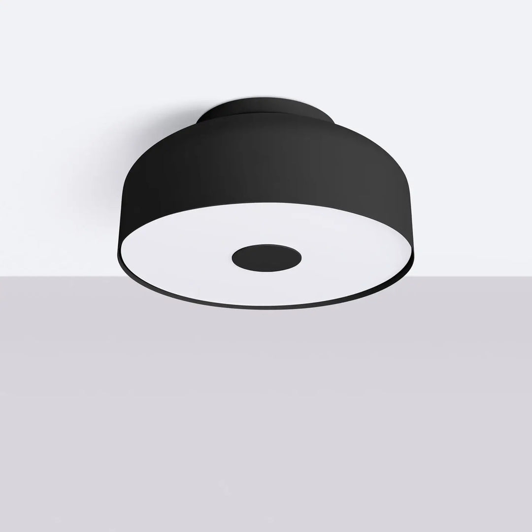 Plafonnier omiq noir en finition mate avec diffuseur circulaire blanc et design exceptionnel allie simplicité