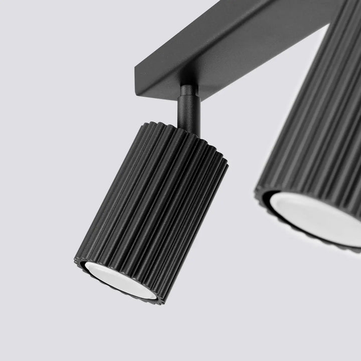 Plafonnier karbon allie noir avec lignes subtiles et ampoules gu10 interchangeables pour un éclairage moderne