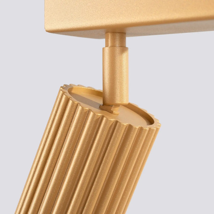 Plafonnier karbon allie design minimaliste avec abat-jour cylindrique doré à finition métallique et ampoules gu10 interchangeables