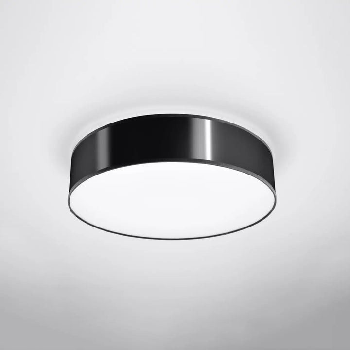 Luminaire plafonnier noir éteint, vue rapprochée