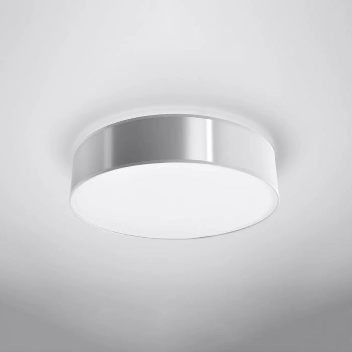 Plafonnier rond arena 45 gris avec cadre métallique argenté et diffuseur blanc pour éclairage polyvalent à forme riche