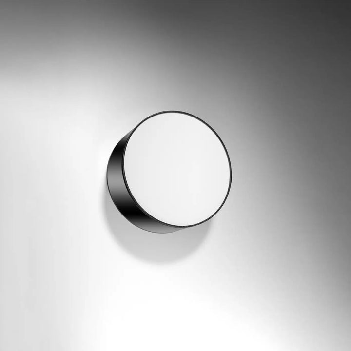 Plafonnier rond noir ARENA avec cadre moderne et diffuseur blanc pour un éclairage polyvalent et une forme riche