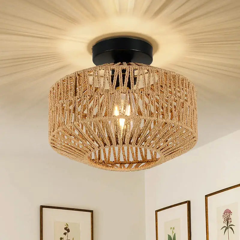 Luminaire plafonnier en rotin tressé beige au style naturel