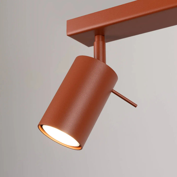 Luminaire plafonnier ring 6l rouge ochra avec lampe ring en cuivre mat et éclairage flexible minimalisme moderne