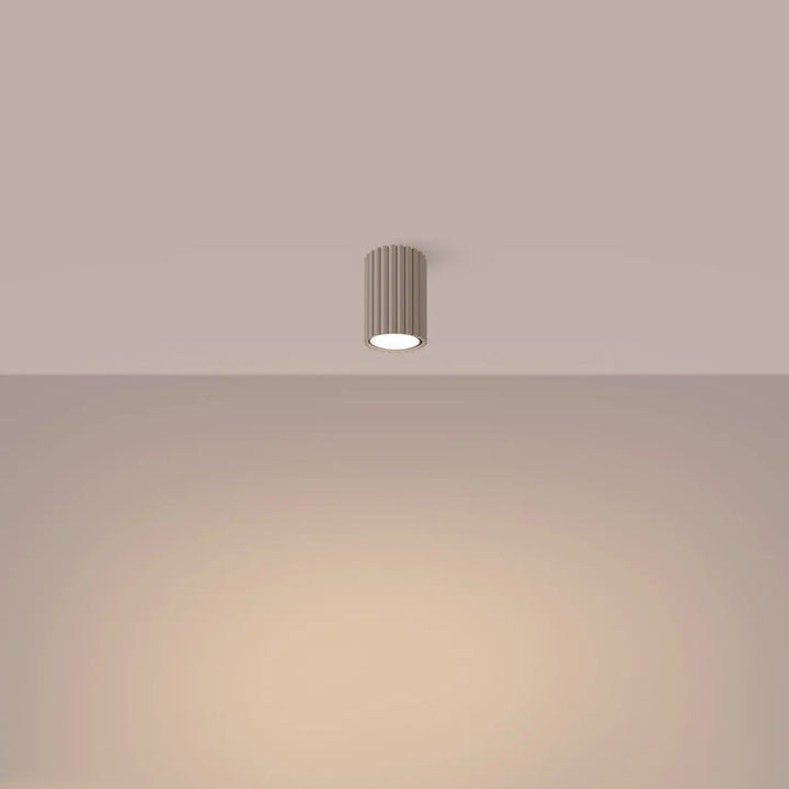 Luminaire plafonnier karbon allie design minimaliste taupe avec ampoules gu10 interchangeables et lumière blanc chaud